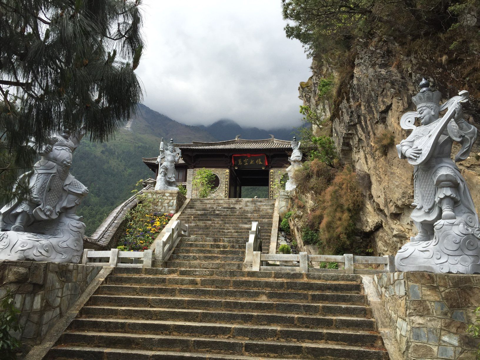 Kung_Fu_Temple_stairs