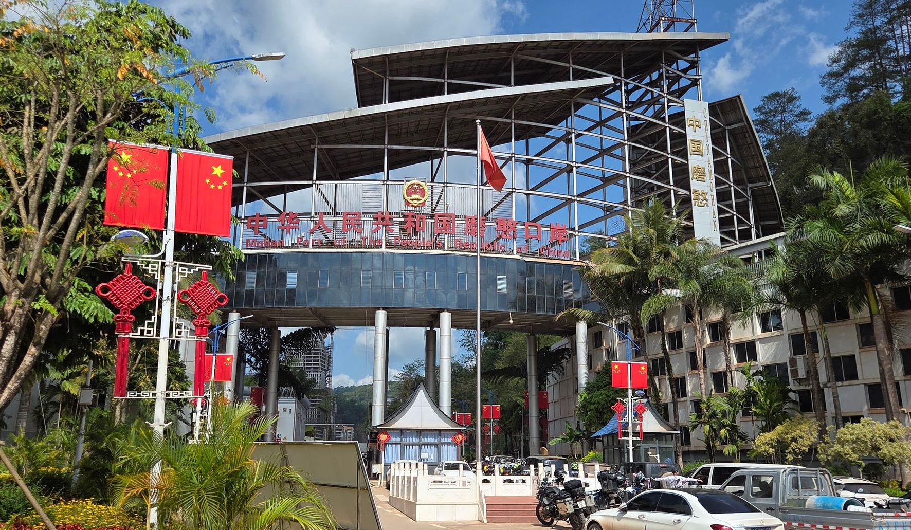 crossing laos and vietnam