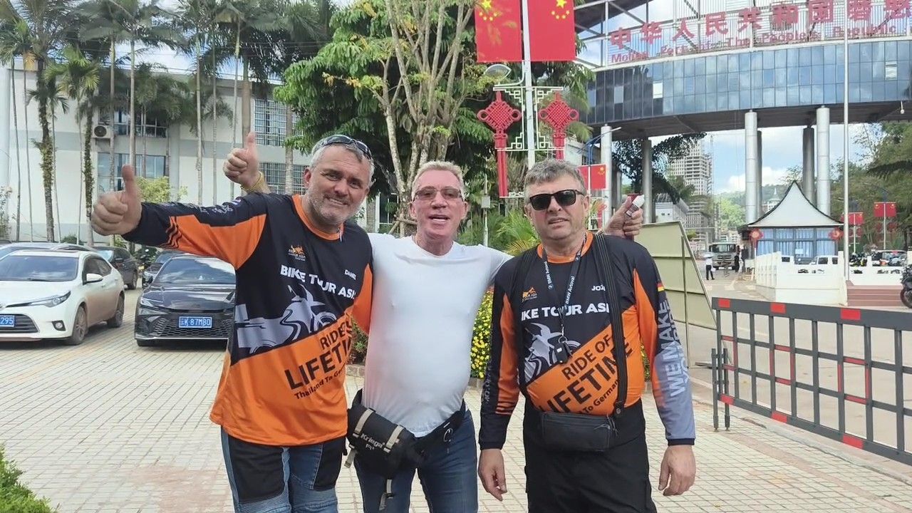 Bike Tour Asia at the Boten - Mohan border 