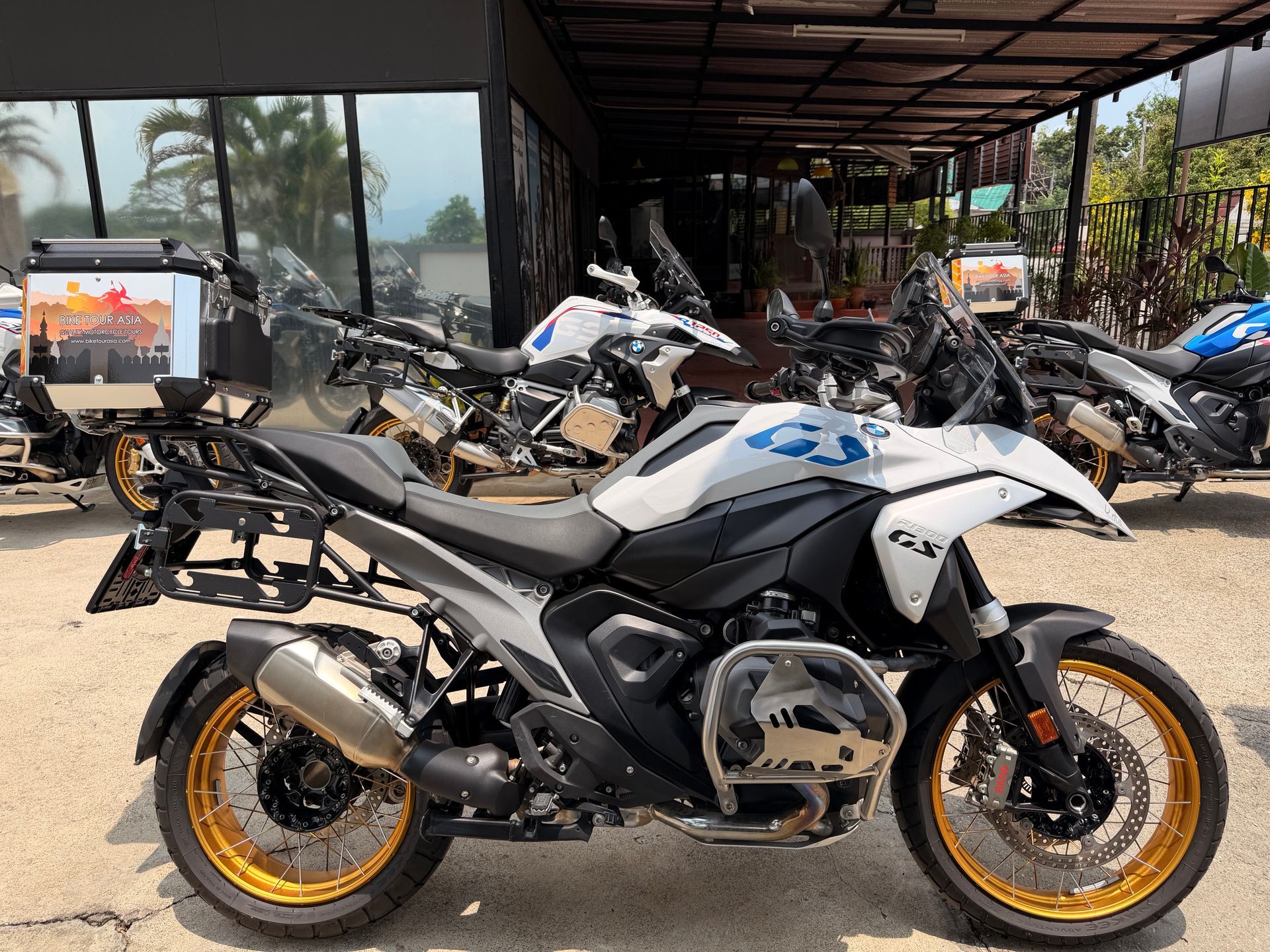 Bike Tour Asia, BMWR1300GS