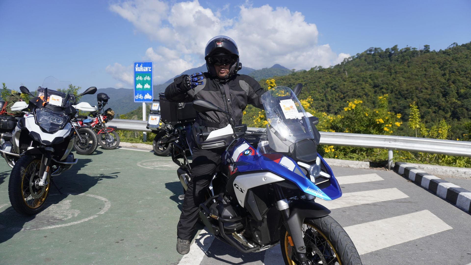 Bike Tour Asia, Mai and bike