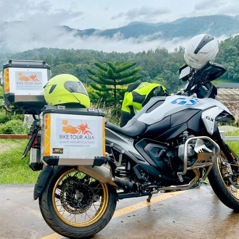 bike-tour-asia-adventure-motorcycle-mountain-view