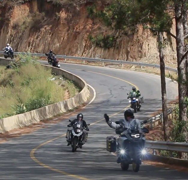 motorbike group riding the curves in Pai