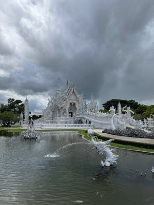 Wat rong khun, white temple, Chiang Rai
