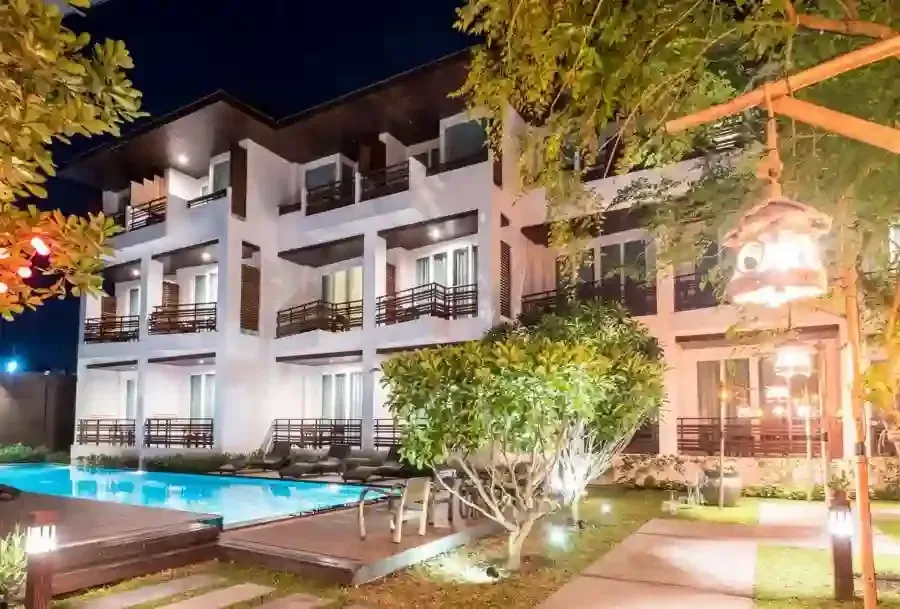 Le Patta Hotel in Chiang Rai with illuminated swimming pool at night