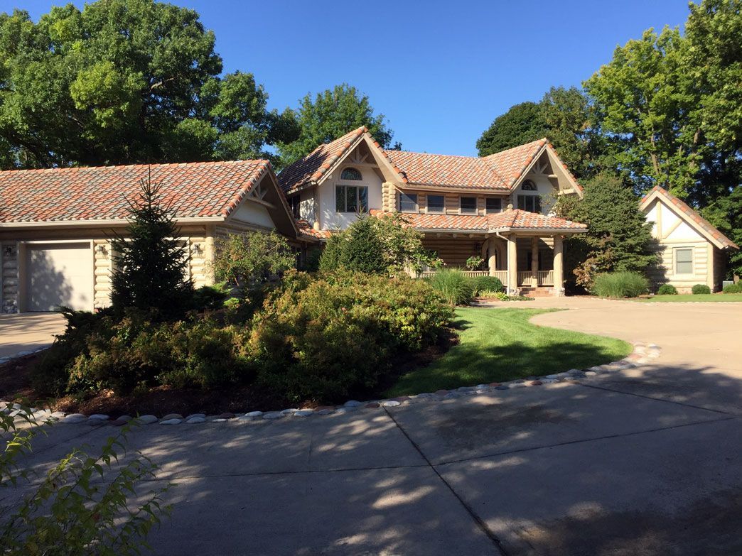 Reach Out to the Experts at Design Built Homes & Plan Your Future Mid-Missouri Home With Us.