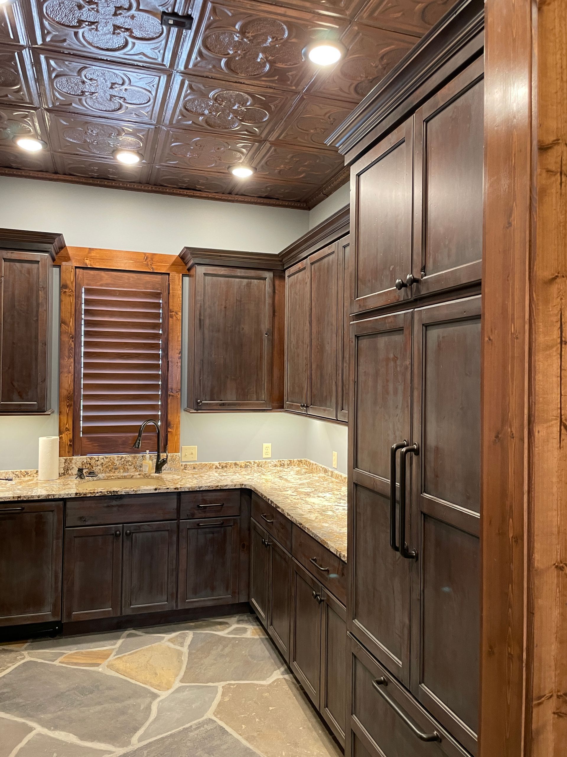 Customize Your Cabinets & Countertops With the Mid-MO Home Contractors at Design Built Homes.