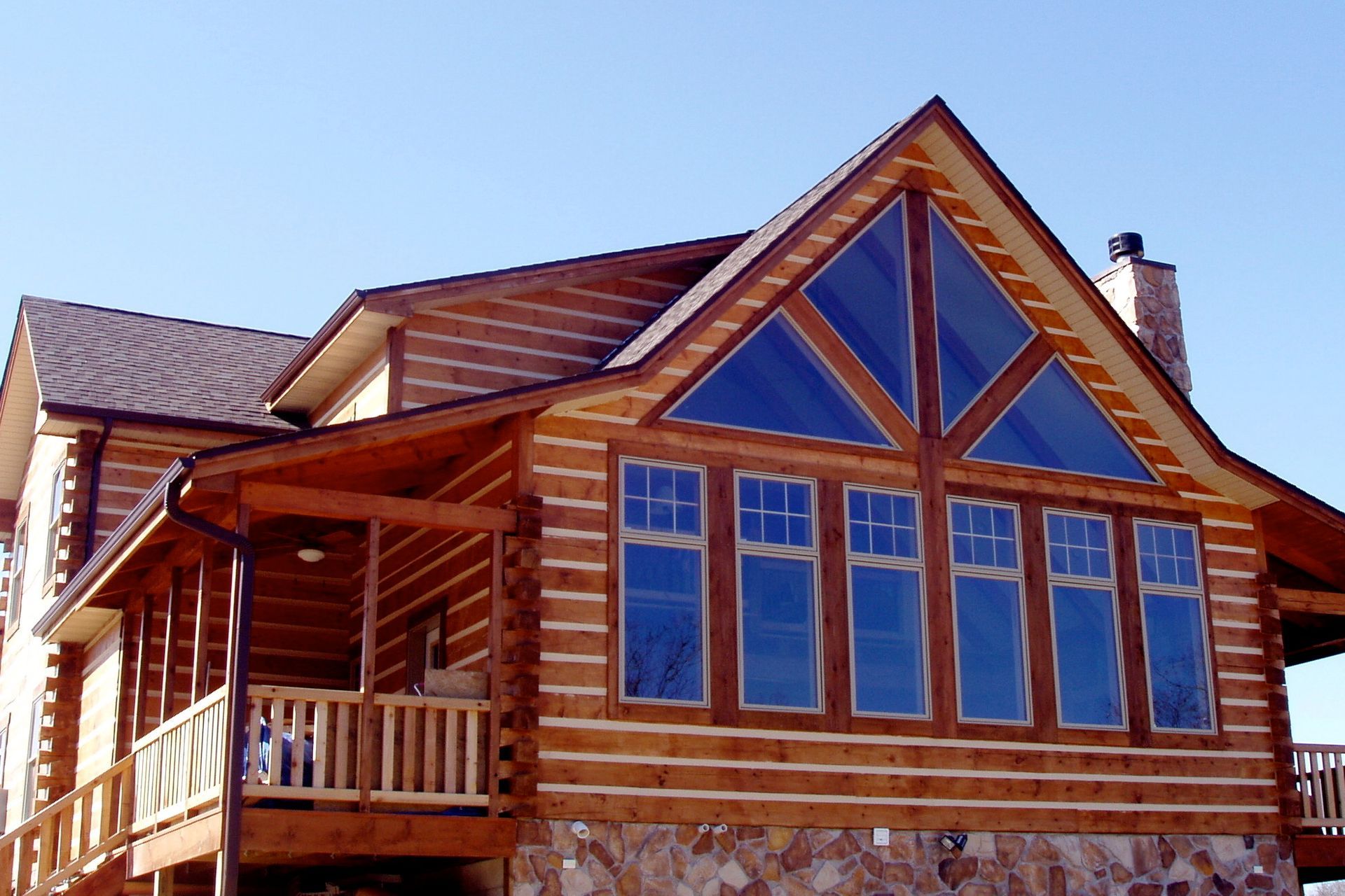 Side View of a Log Home in Mid-Missouri With Large Windows, Constructed By Design Built Homes.