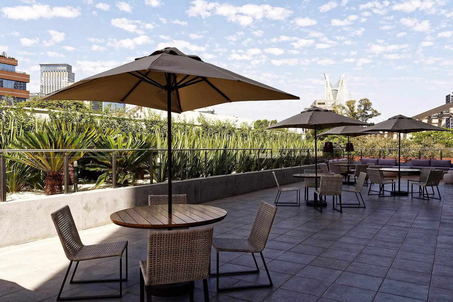 GOLDEN TOWER EXPRESS BERRINI