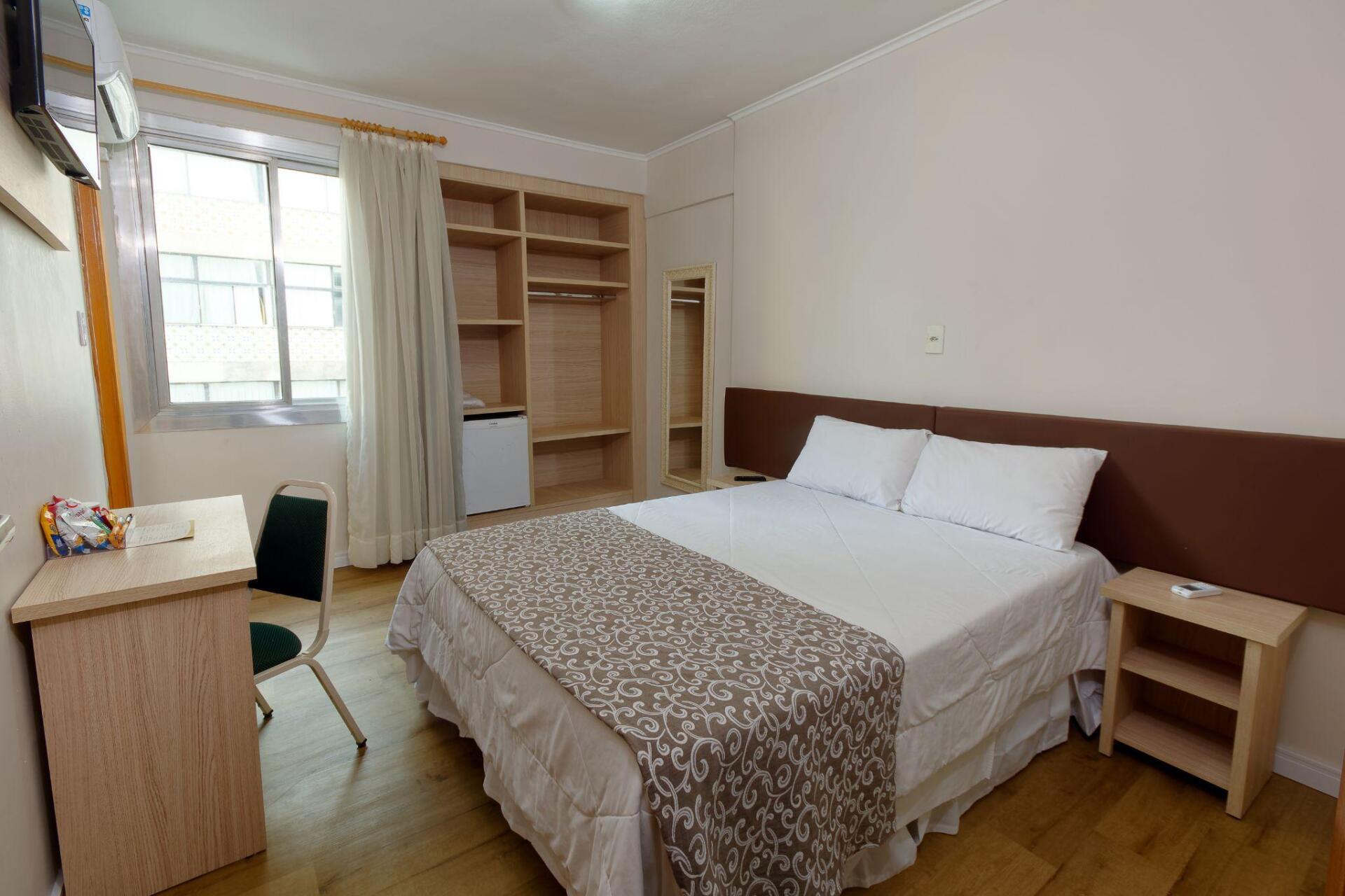 Foto de um quarto de casal na unidade Fênix Hotel Bom Retiro