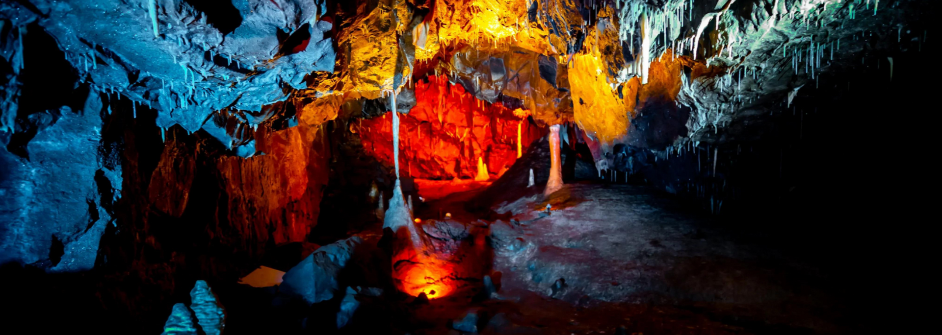 Picture of Stump Cross Caverns underground. 