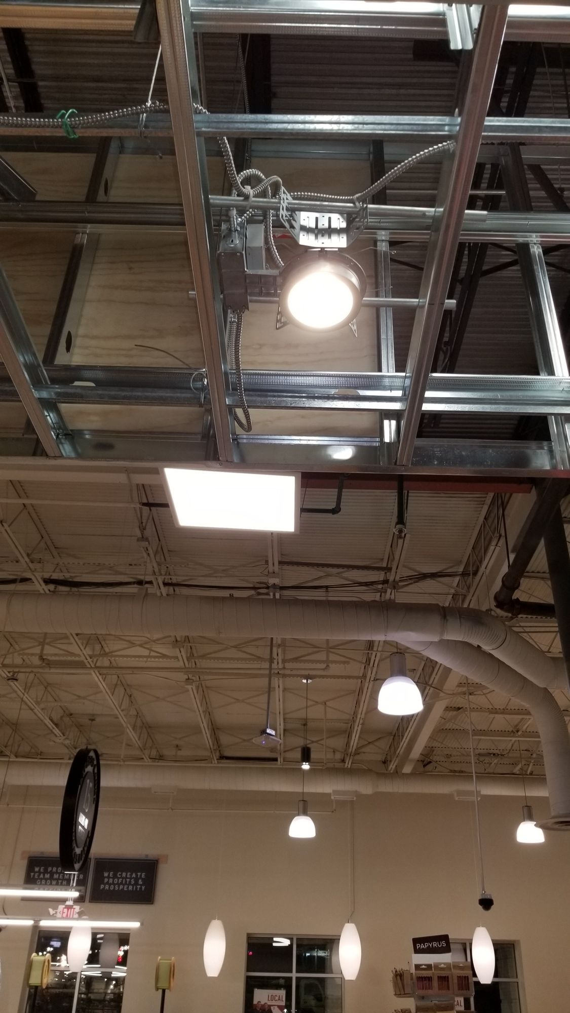 There are a lot of lights hanging from the ceiling of a building.