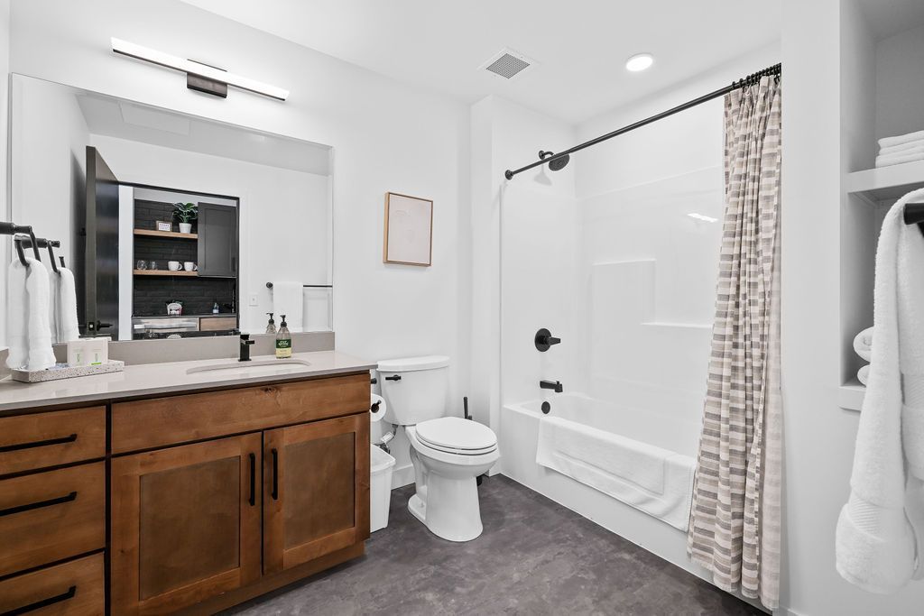Burlington apartment with modern bathroom