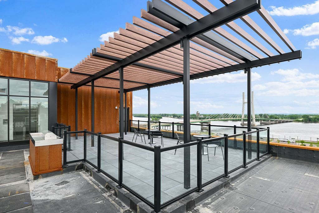 Modern apartment in Burlington with balcony