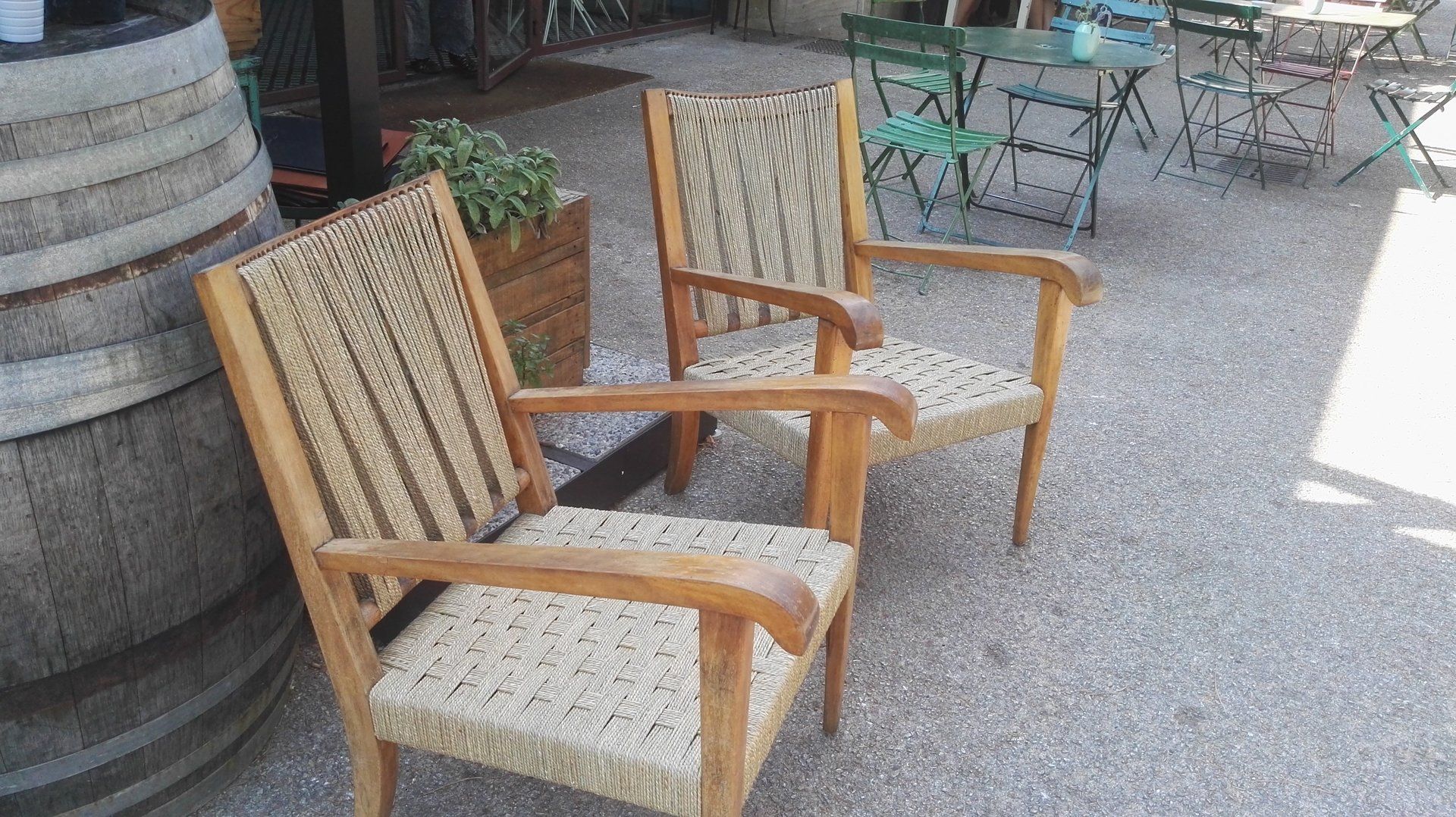 coppia di sedie con schienale e seduta in paglia intrecciata