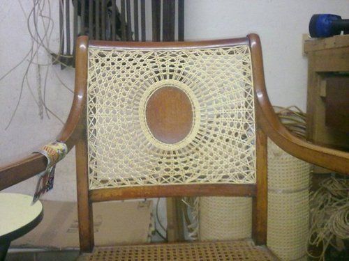 Vue du dossier d'une chaise en paille
