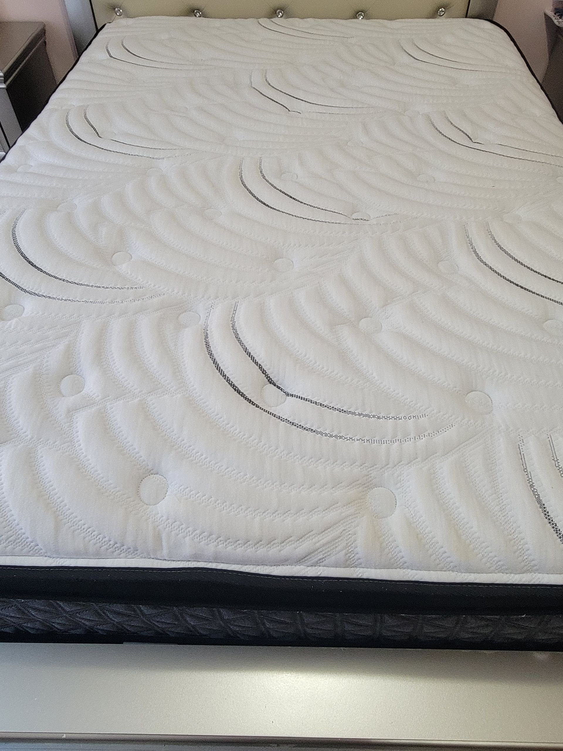 A white mattress is sitting on top of a bed.