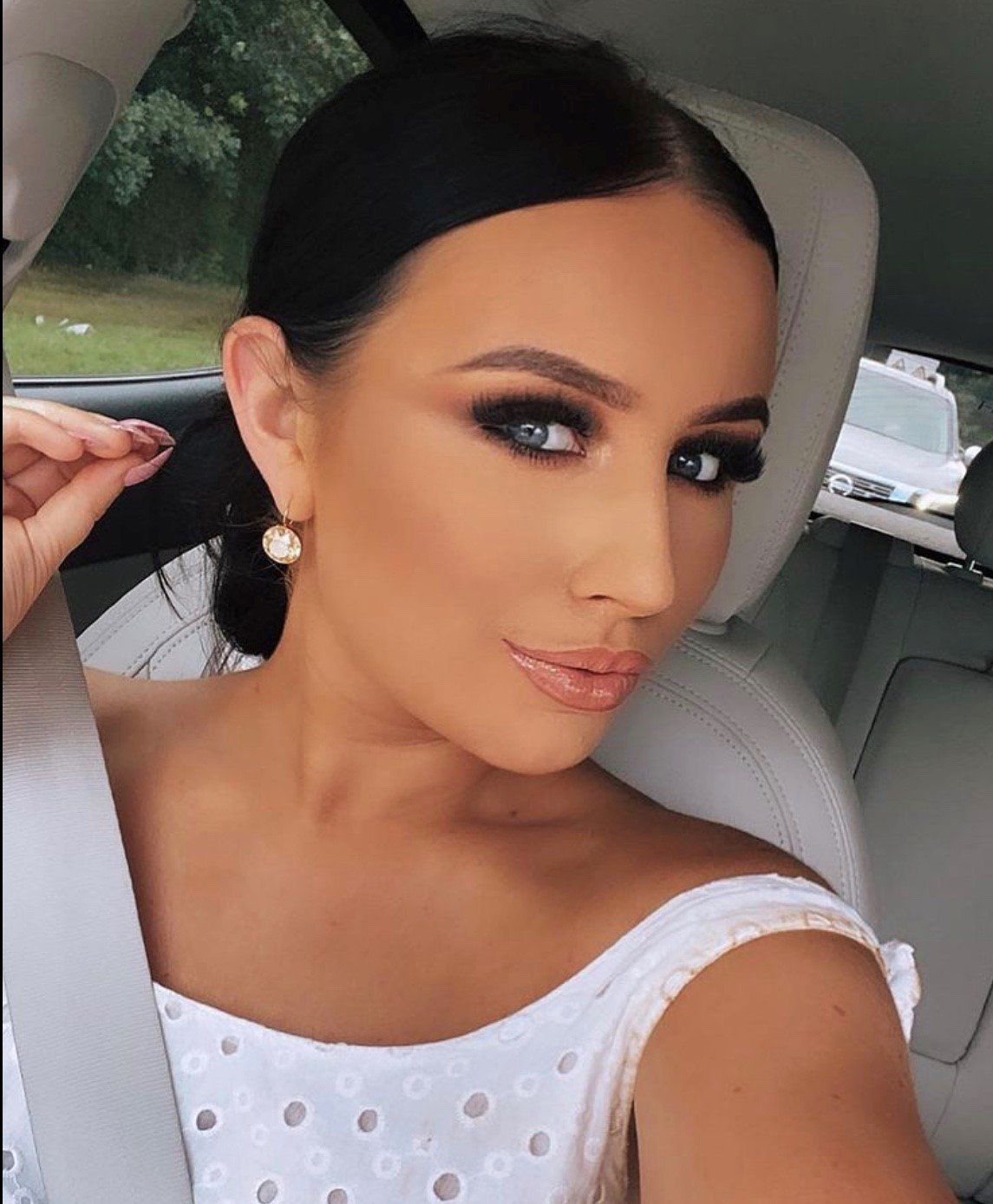 Side-by-side before and after HD brows.