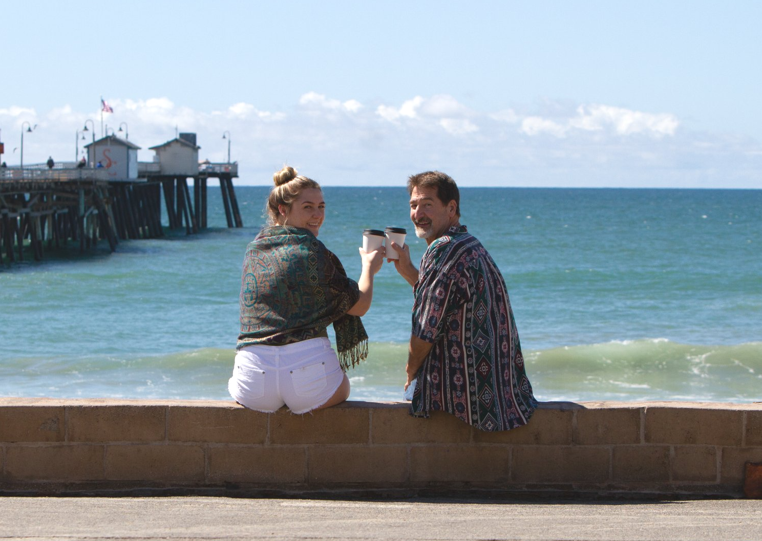 Cheers at the beach. We welcome you!