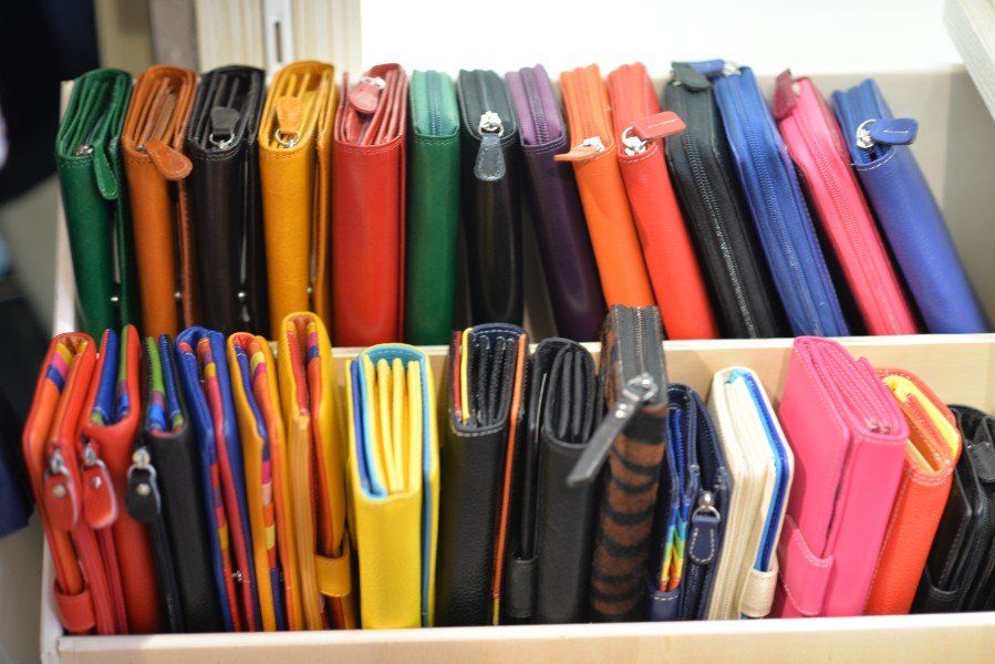 portagli in pelle colorati