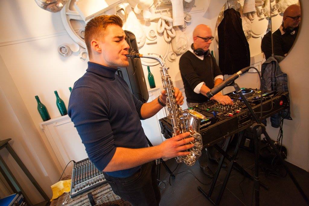 Sablon Beats on Friday nights in spring& summer with DJ & live music