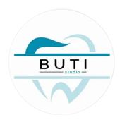 Logo per Buti Studio: uno studio dentistico con il contorno di un dente, dettagli color verde acqua e il nome 