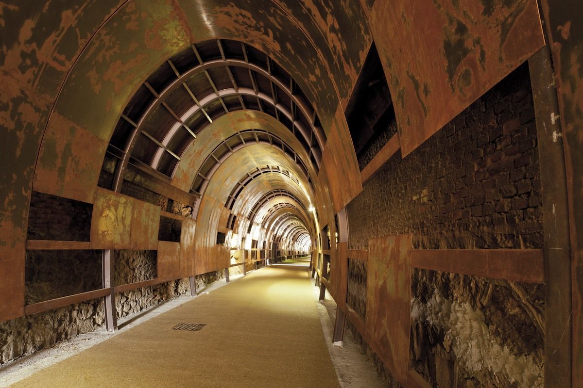 Galleria della dismessa sede ferroviaria lungo la Passeggiata Mare di Albisola Superiore - Savona