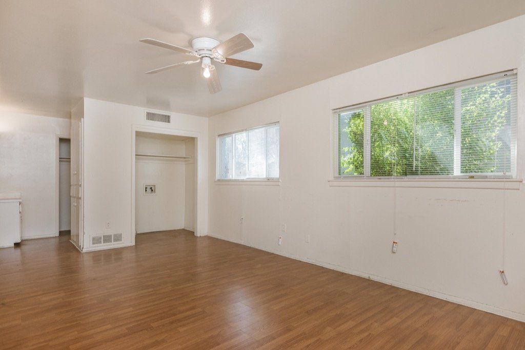 image of living room space at Greenbriar Terrace Apartments