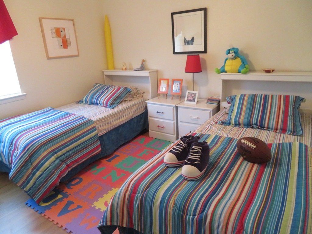 image of childrens room at lions court apartments, with two single beds