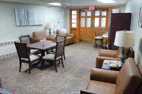 Lounge area at an assisted living facility in Rockford, IL