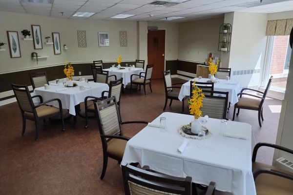 Dining room at senior rehabilitation facility in Rockford, IL