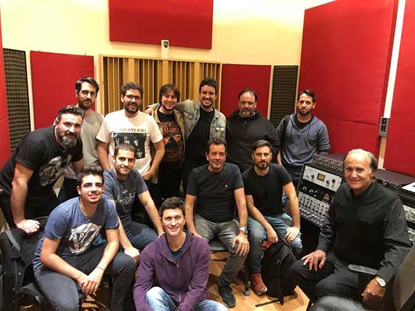 Pablo Rabinovich con alumnos del curso de Mezcla