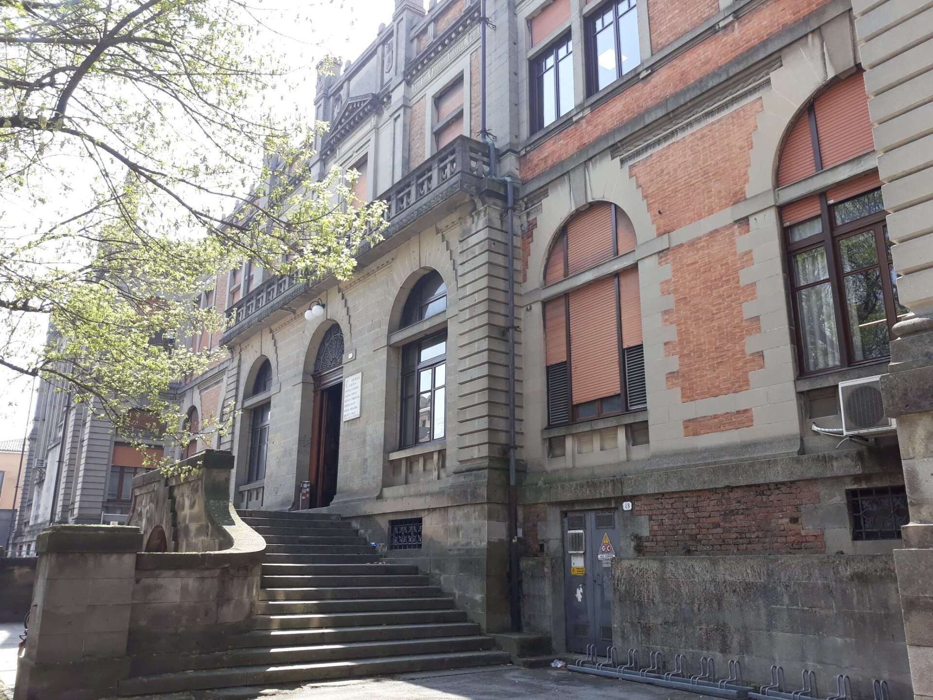 A large brick building with stairs leading up to it