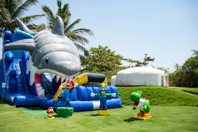 inflables gigantes en Hotel Mishol Acapulco