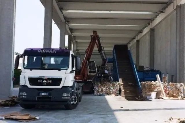 parco automezzi di GNS Recuperi in provincia di Como