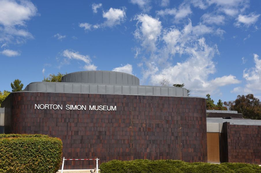 The norton simon museum is located on a sunny day