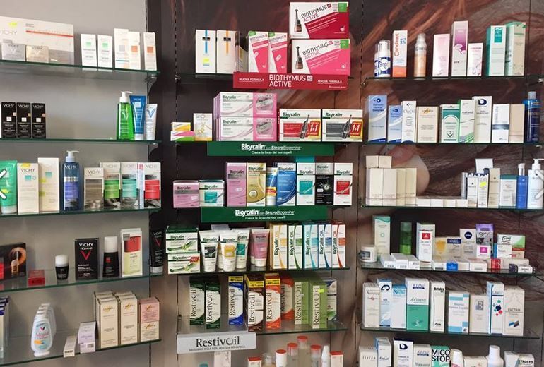 vetrina farmacia