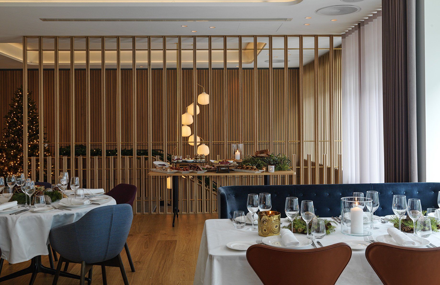 Bord på restaurant Tivander dekket til julebord