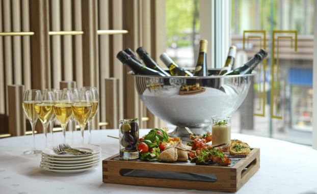 Tapas og champagne på Tivander