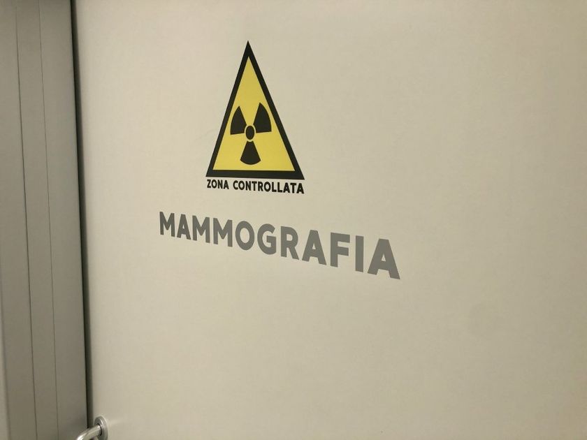 Porta sezione mammografia