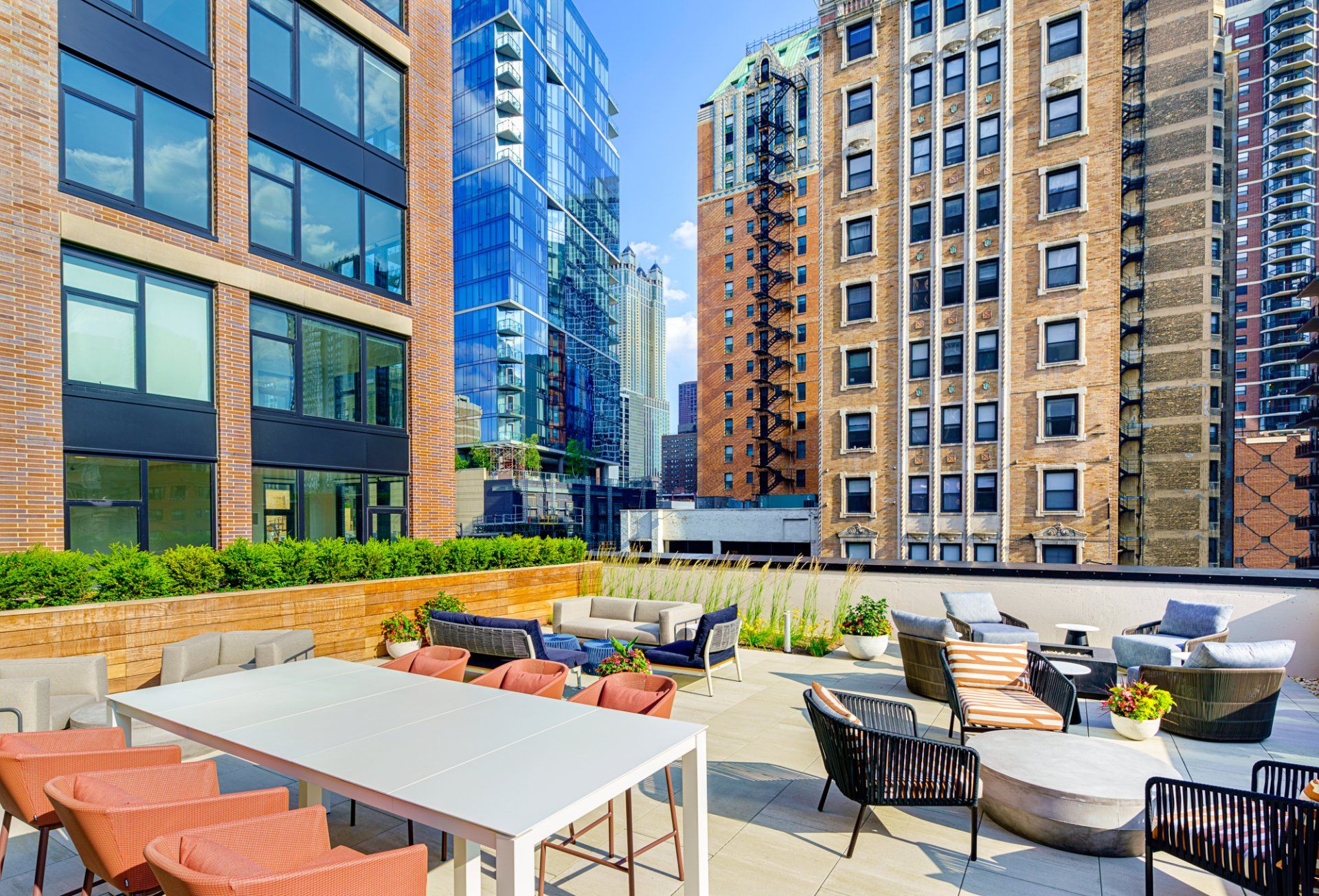 Apartment community outdoor lounge with a lot of seating areas at Gild.