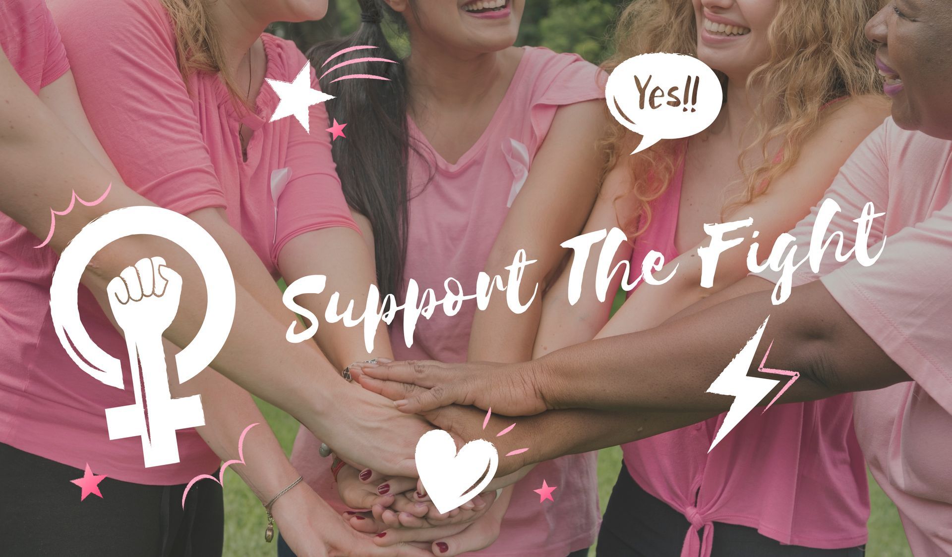 Mujer con blazer escribiendo en una pizarra en una oficina.