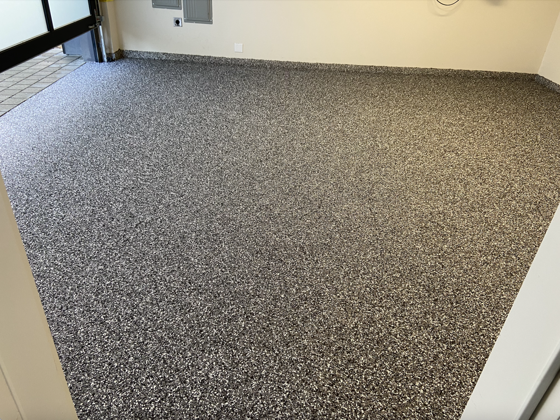 A room with a carpeted floor and a clock on the wall.