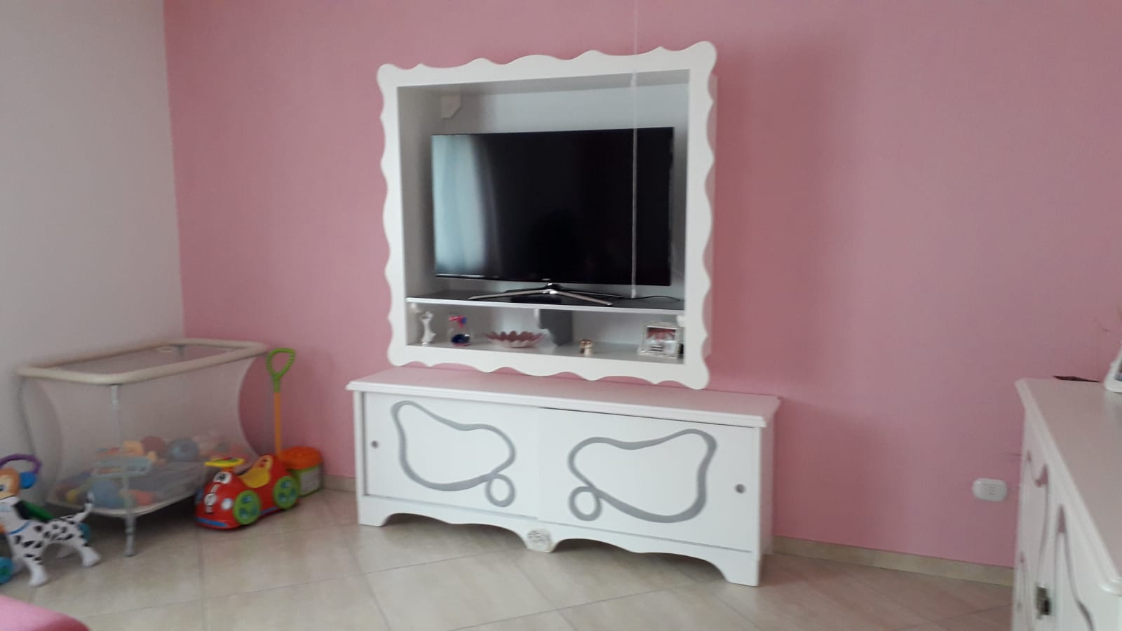 Mobile in legno con specchio