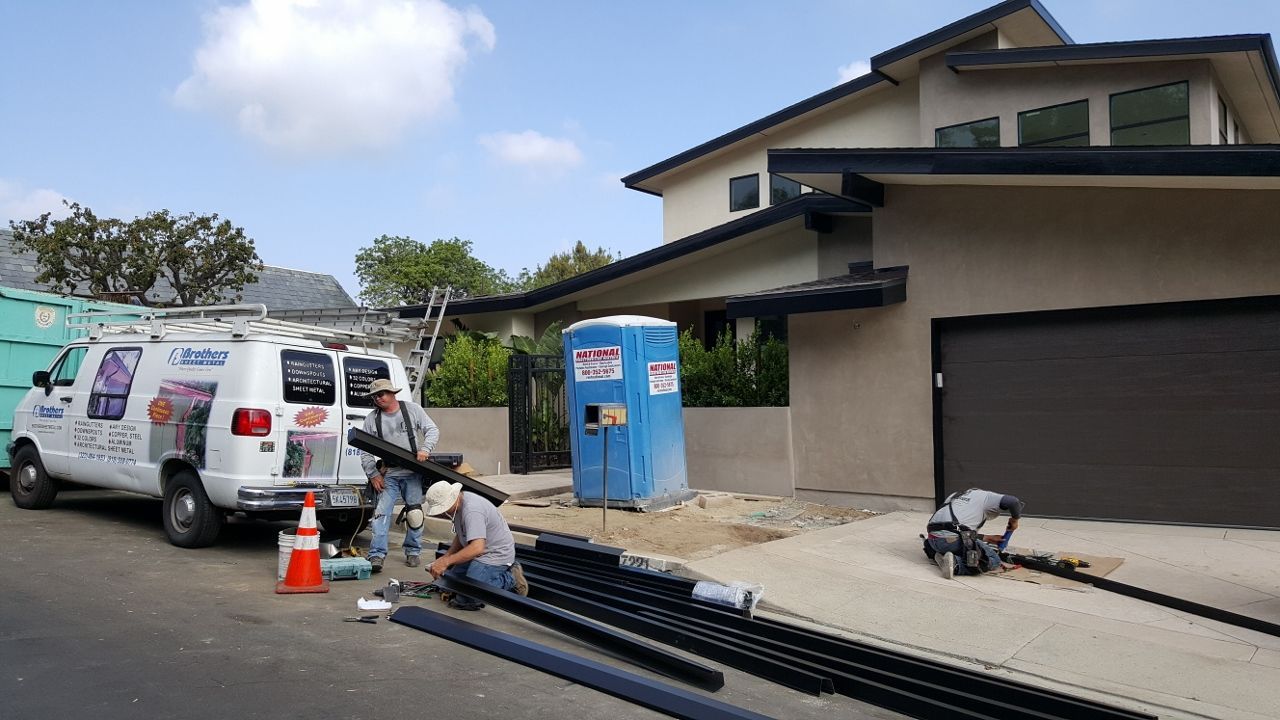 worker installing a gutter