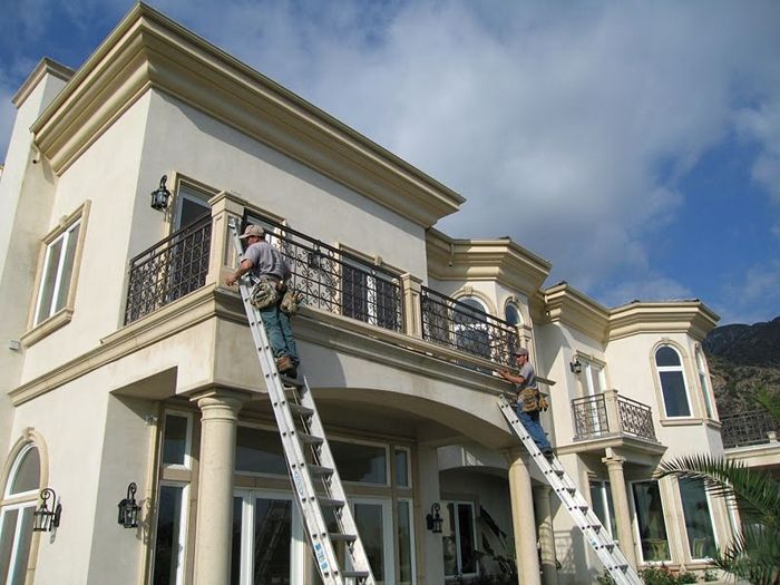 worker installing a gutter