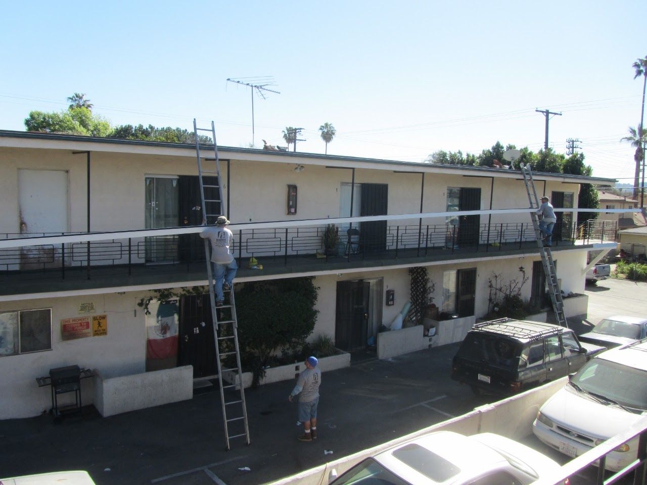 worker installing a gutter