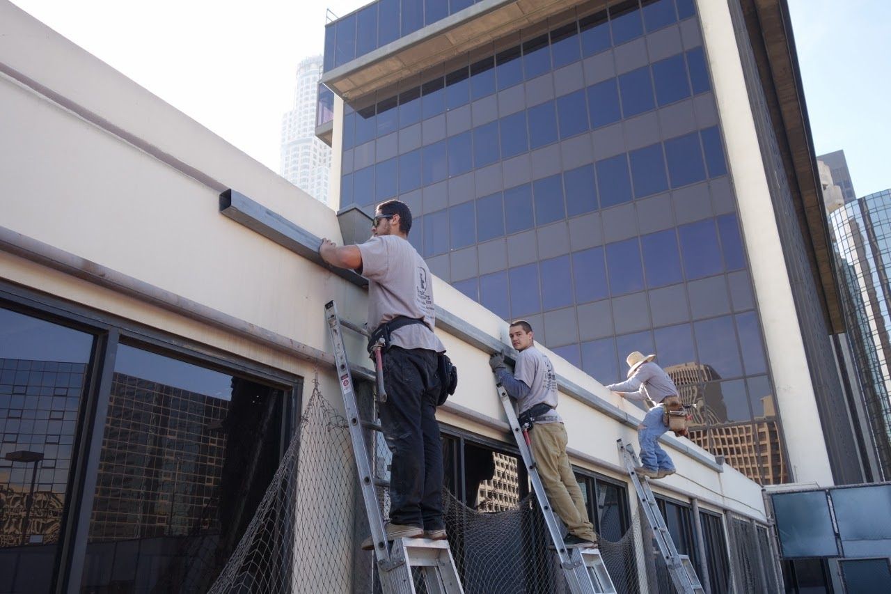 worker installing a gutter