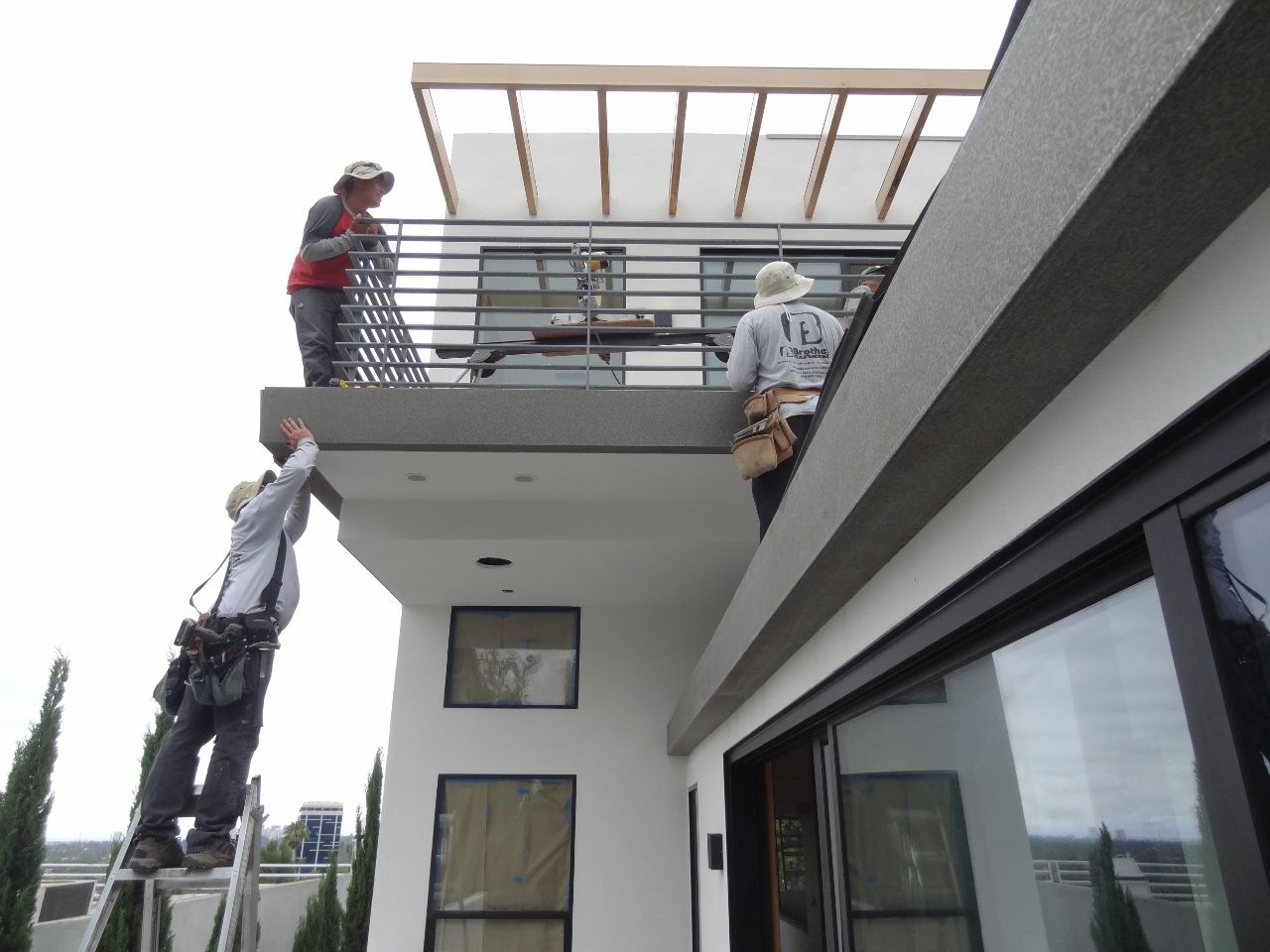 worker installing a gutter