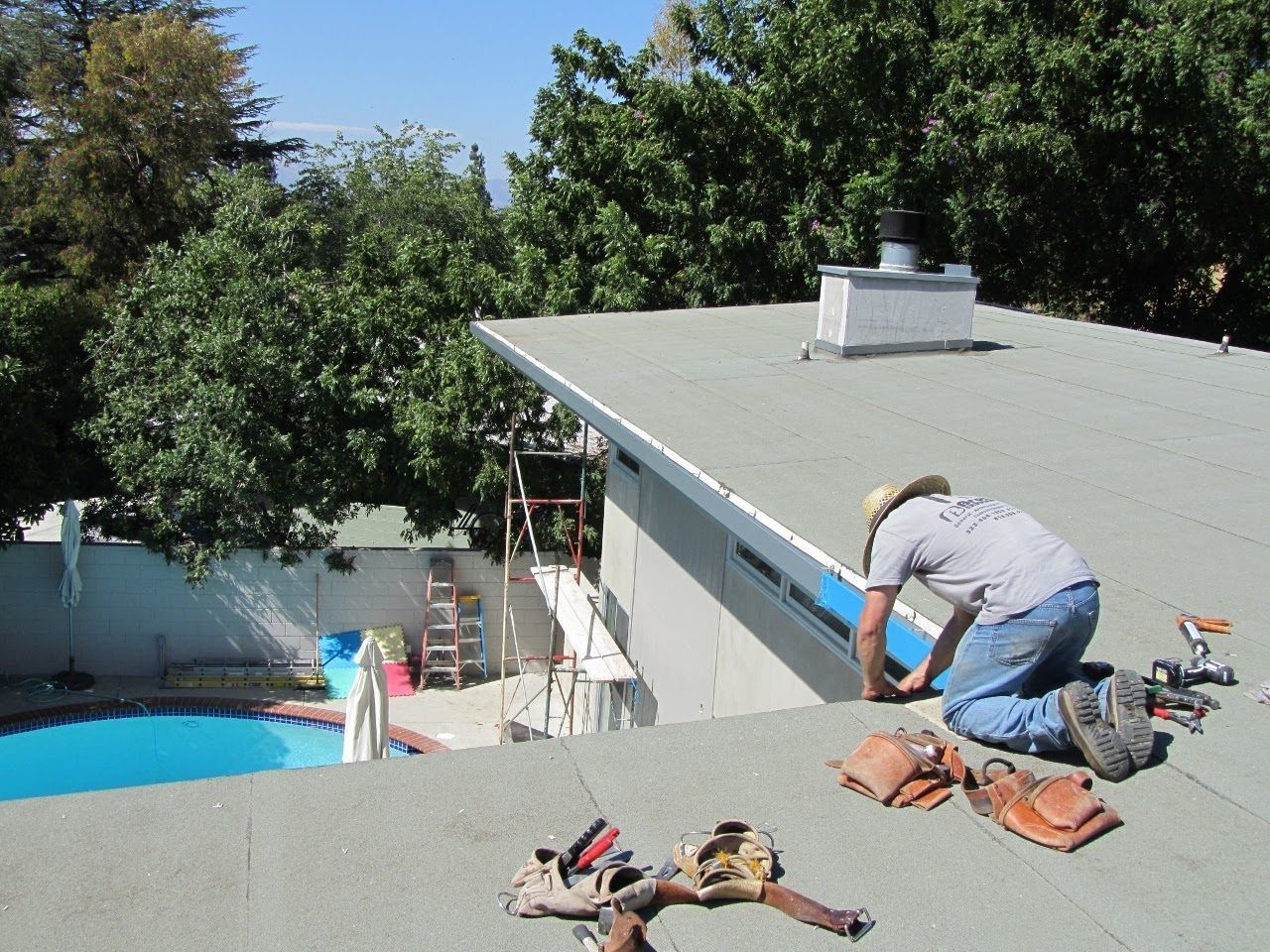 worker installing a gutter